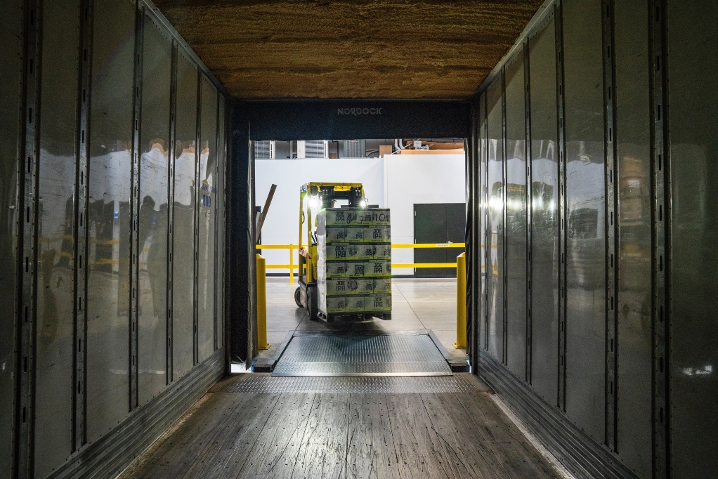 forklift-moving-crates-into-box